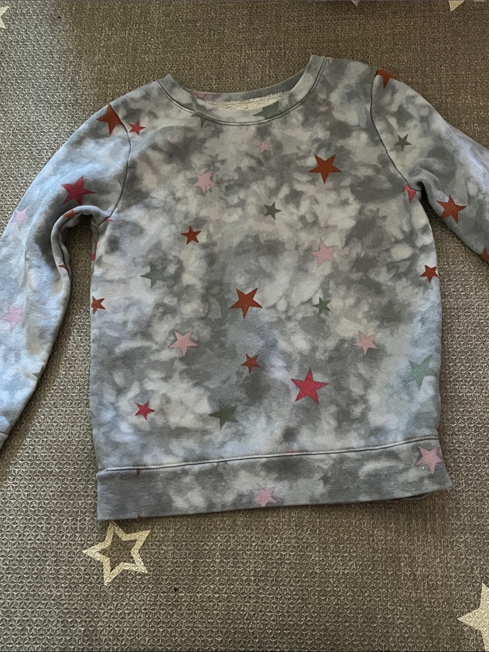 Kids Gray Tie-Dye Star Sweatshirt with Multi-Color Stars Preloved size 5T